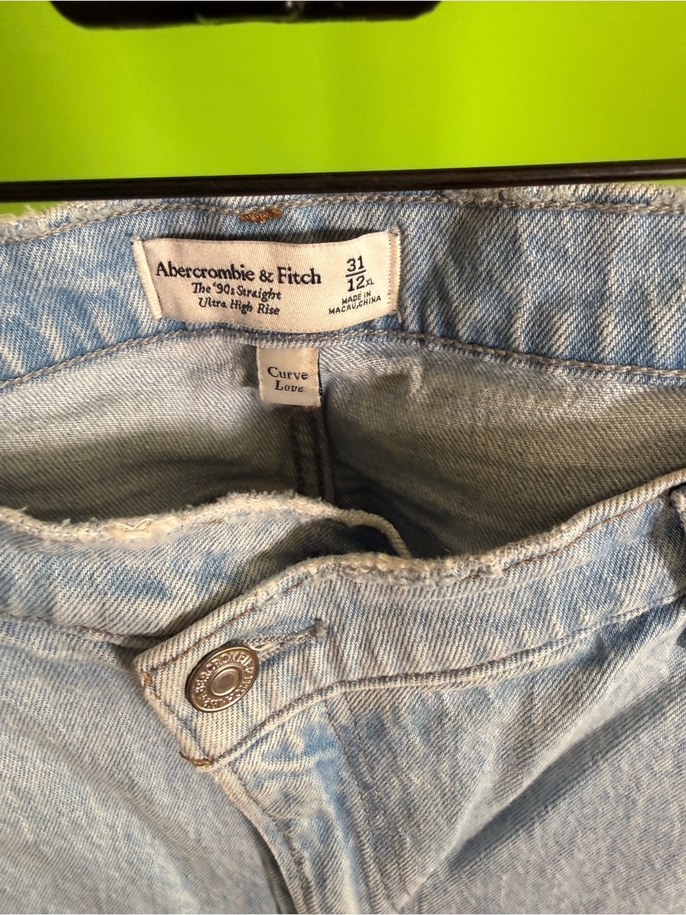 Abercrombie & Fitch Light Blue High Rise '90s Straight Jeans 31 XT Curve Love